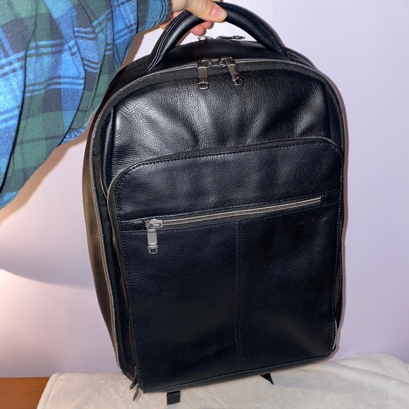 Samsonite classic leather backpack in black (NWOT??)